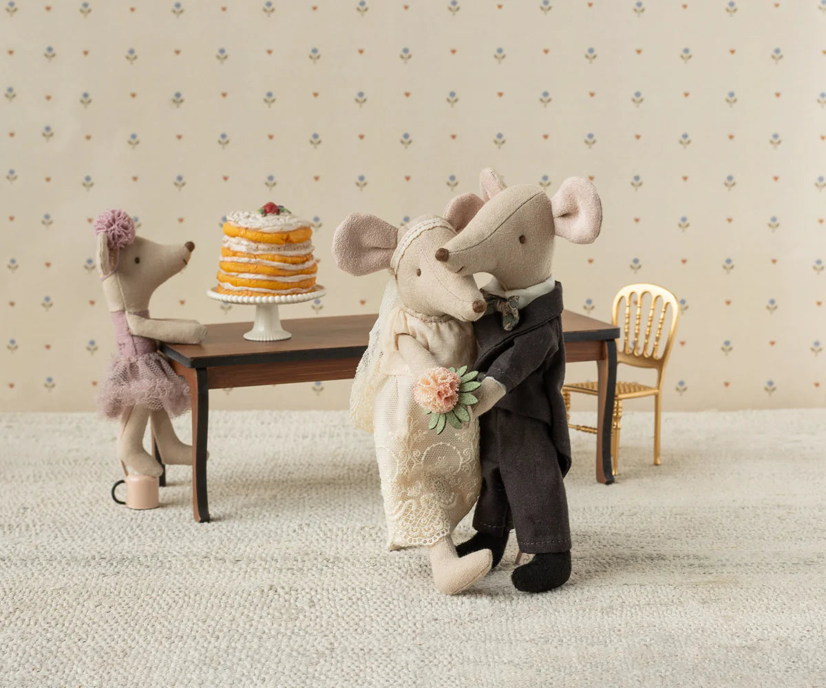 Wedding mice couple in box, Mum and Dad
