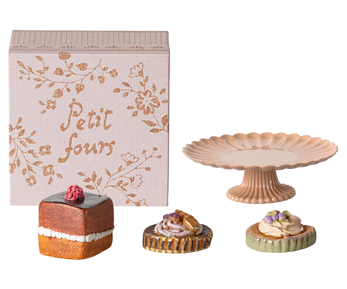 Cakes and cakestand, Mini