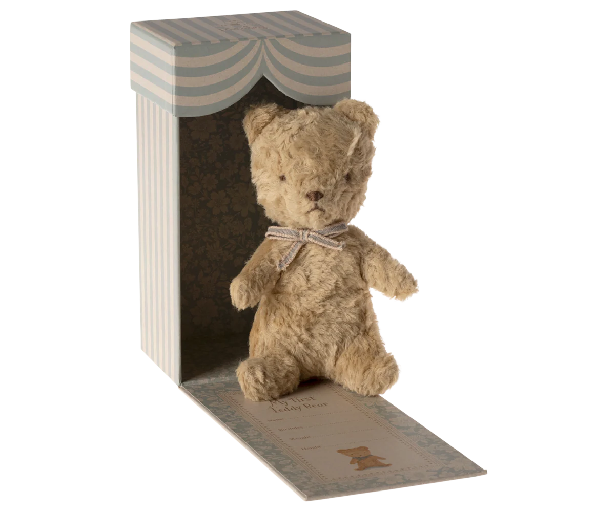 My first teddy - Sand