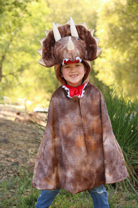 Grandasaurus Triceratops Cape with Claws