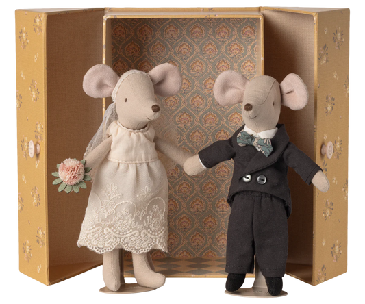 Wedding mice couple in box, Mum and Dad