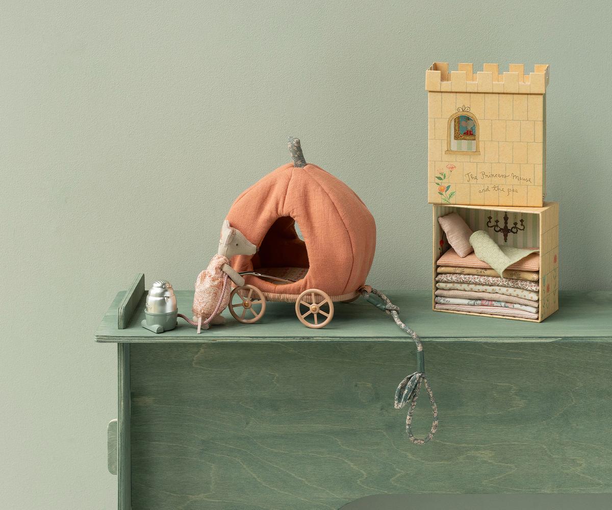 Pumpkin carriage, Mouse